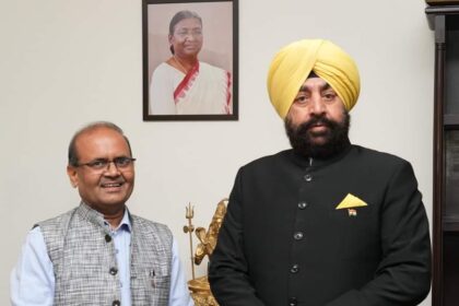 राज्यपाल लेफ्टिनेंट जनरल गुरमीत सिंह (से नि) ने राजभवन में आपदा प्रबंधन सचिव से केदारनाथ आपदा के सापेक्ष राहत और बचाव कार्यों की जानकारी प्राप्त की और मुख्यमंत्री पुष्कर सिंह धामी के नेतृत्व में हुए कार्यों की सराहना की।