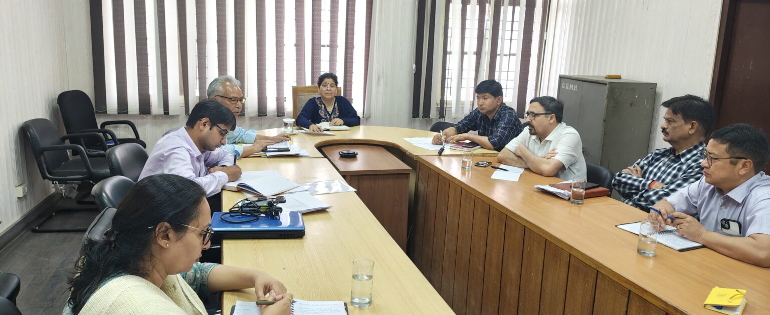 "स्वास्थ्य महानिदेशक ने चारधाम यात्रा की तैयारियों की ली समीक्षा बैठक"