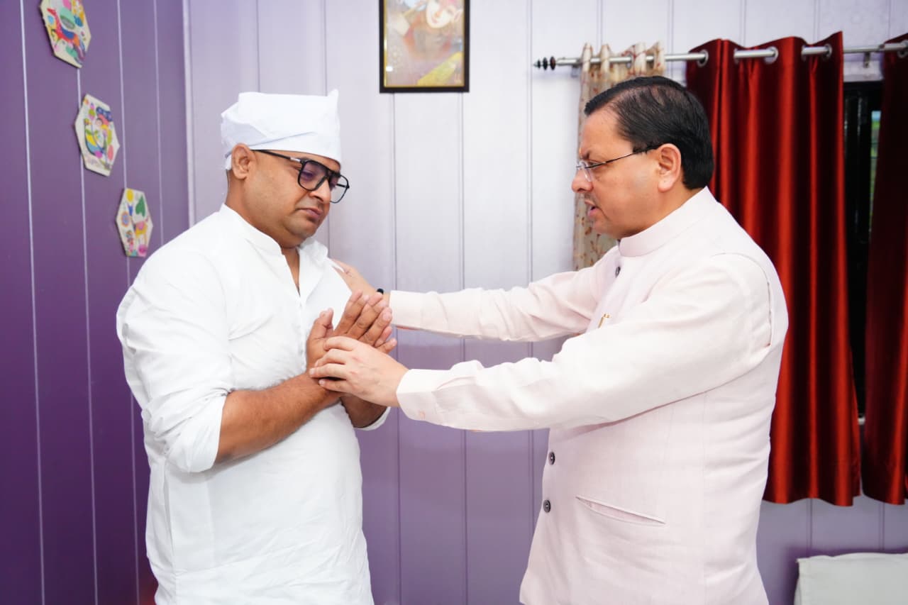 मुख्यमंत्री ने परिजनों से भेंट कर ढांढस बंधाया, दिवंगत आत्मा की शांति और परिवार को धैर्य की कामना की